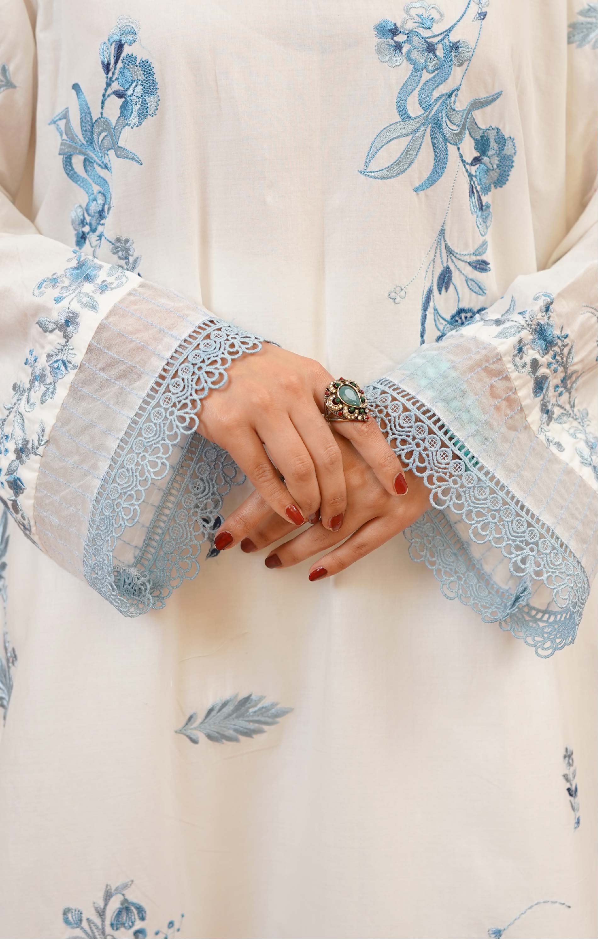 3 Pcs - Luxury Embroidered Lawn WHT