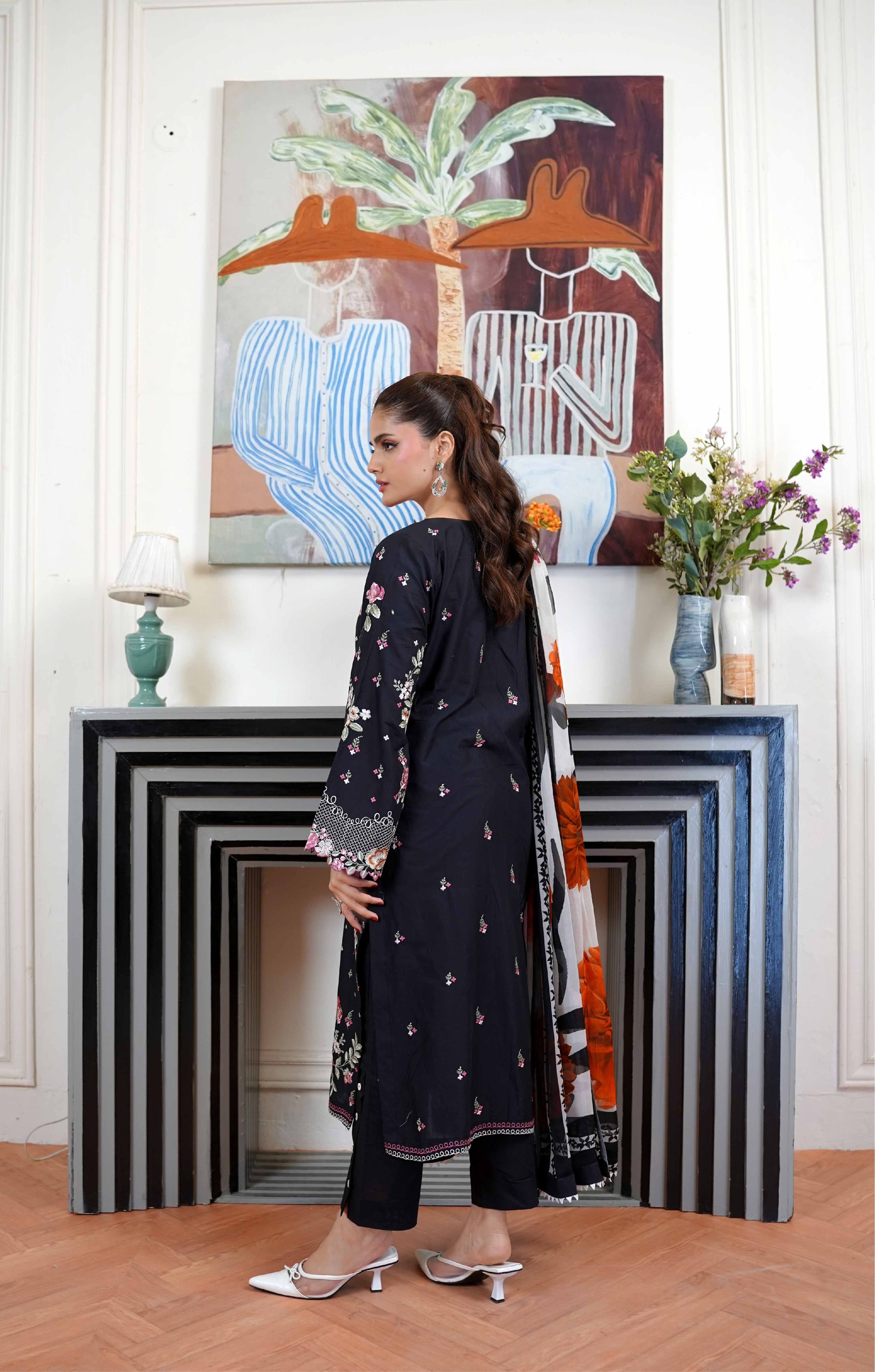 3 Pcs - Luxury Embroidered Lawn BLK